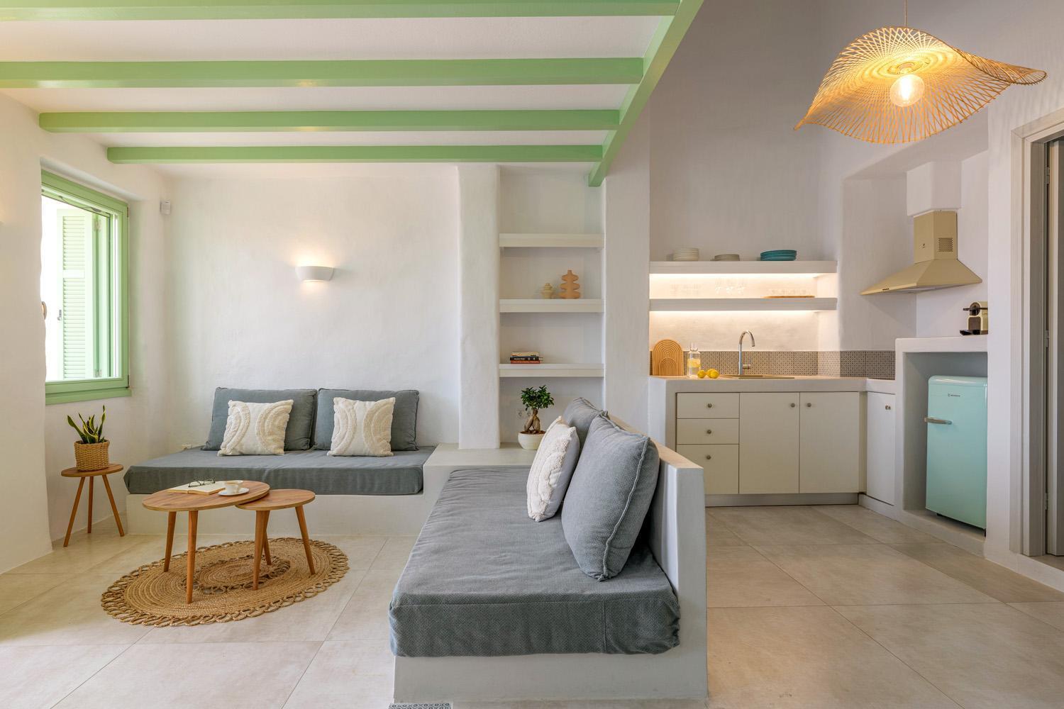 Demilia Luxury Suites Batsi  Exterior photo