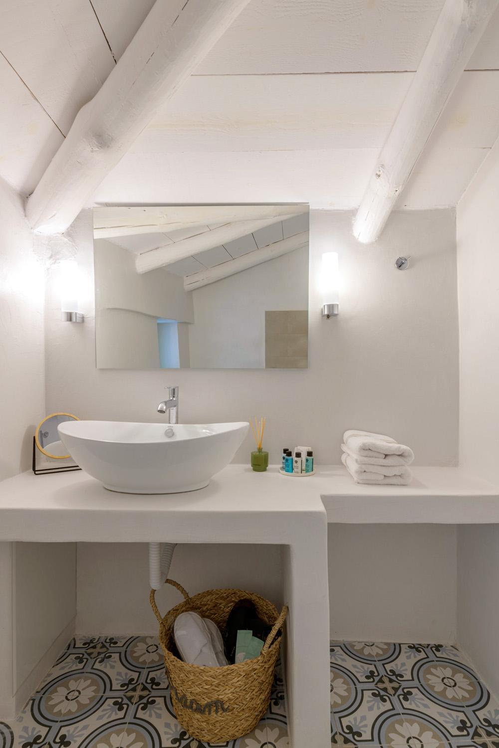 Demilia Luxury Suites Batsi  Room photo