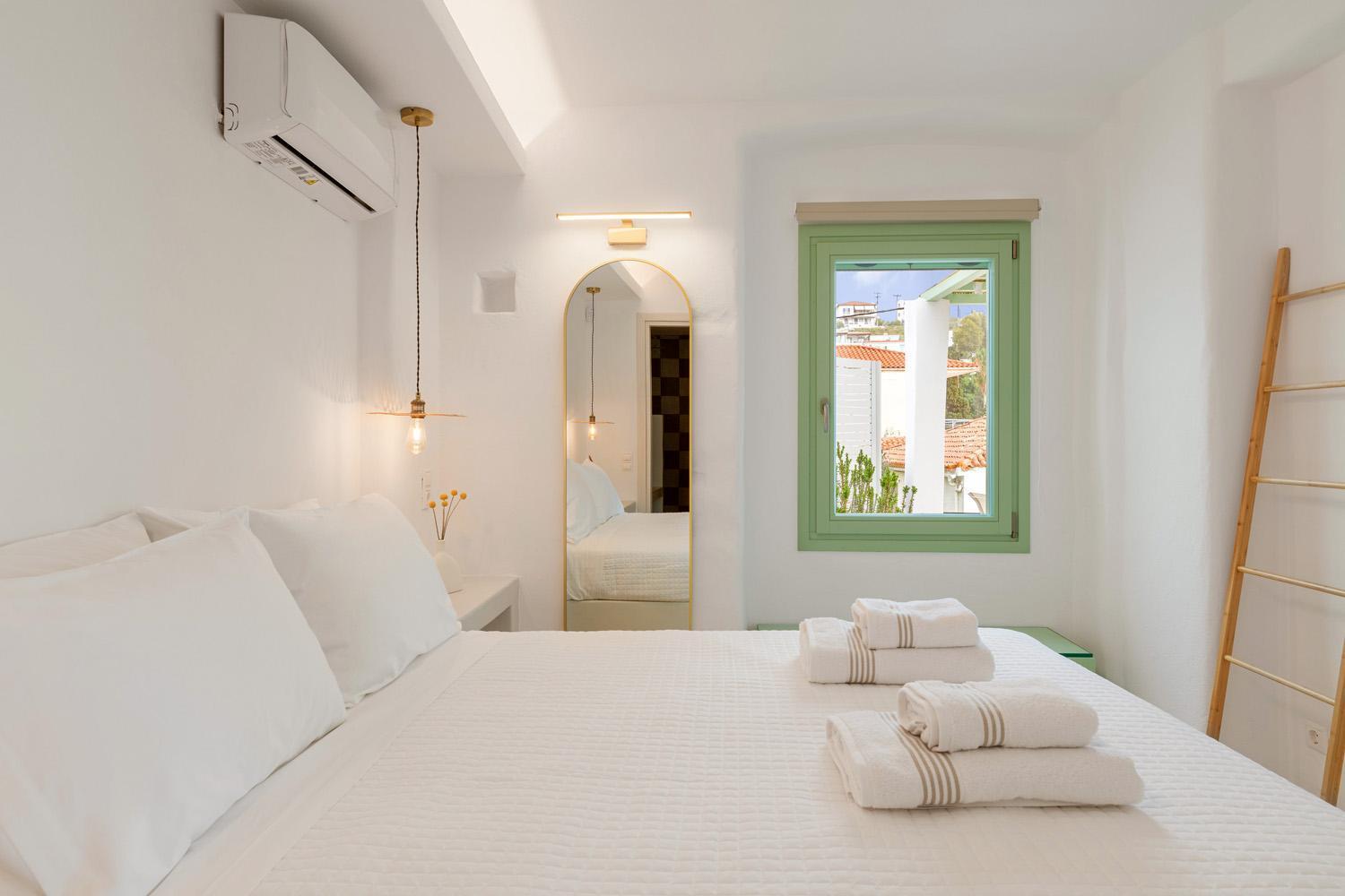 Demilia Luxury Suites Batsi  Exterior photo