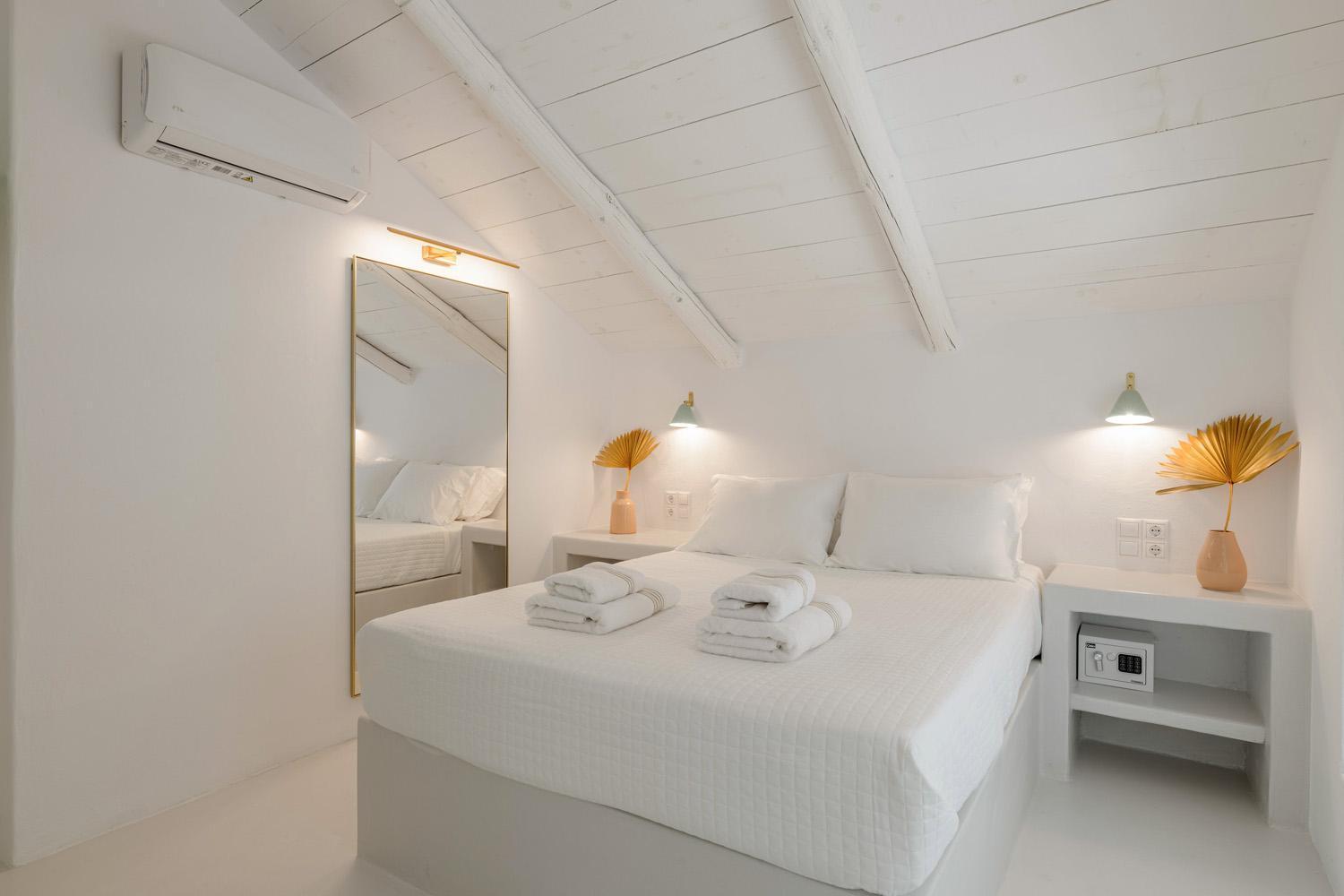 Demilia Luxury Suites Batsi  Exterior photo